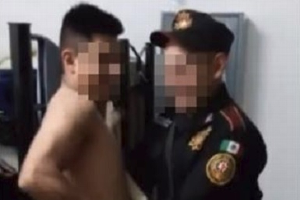 NuevoLeón: Investigan VIDEO de Policias donde uno baila desnudo. Noticias en tiempo real