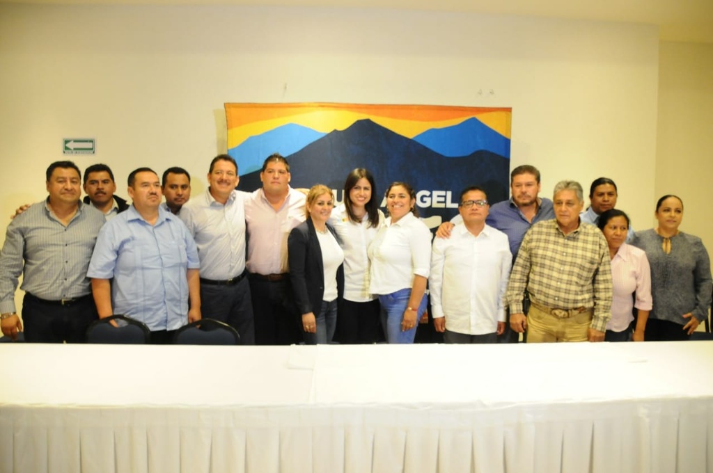 Veracruz: Se suman 10 Alcaldes de Morena, PRI y PVEM a candidatura de MAYM. Noticias en tiempo real