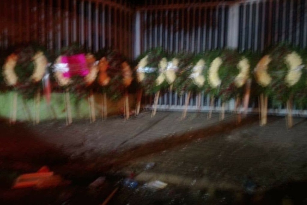 Dejan 12 CORONAS de flores en sede del PRI en Acapulco. Noticias en tiempo real